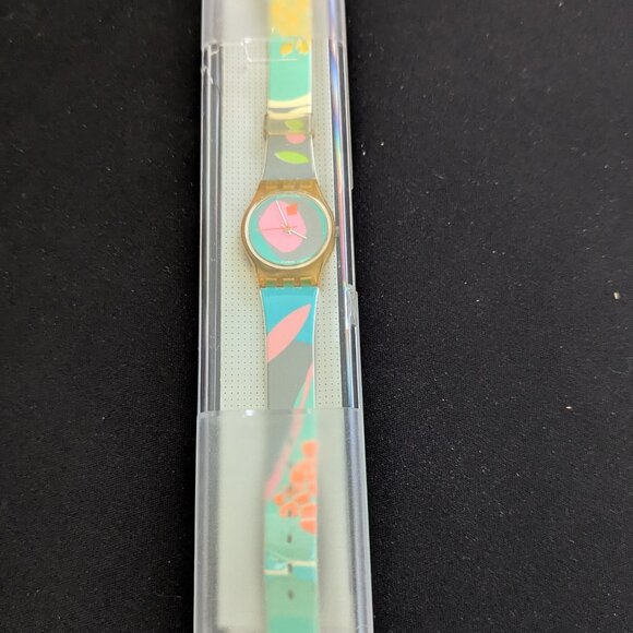 Vintage 80s Swatch Ladies Retro Watch With Case And Warranty Card - Picture 2 of 5